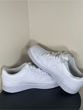Nike Men's White Low-Top Leather Sneakers